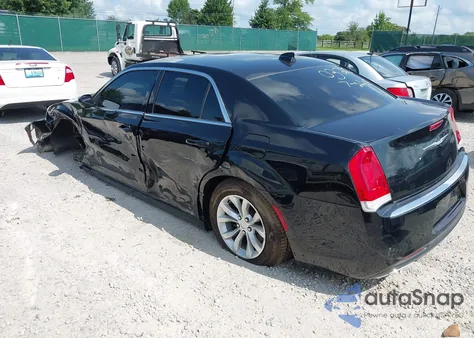 2015 Chrysler 300 Limited z USA, uszkodzony, nr VIN 2C3CCAAG9FH820320